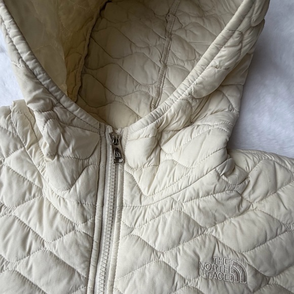 North Face Women's ThermoBall Insulated Parka
Quilted Thermal Ball Jacket - Picture 6 of 8